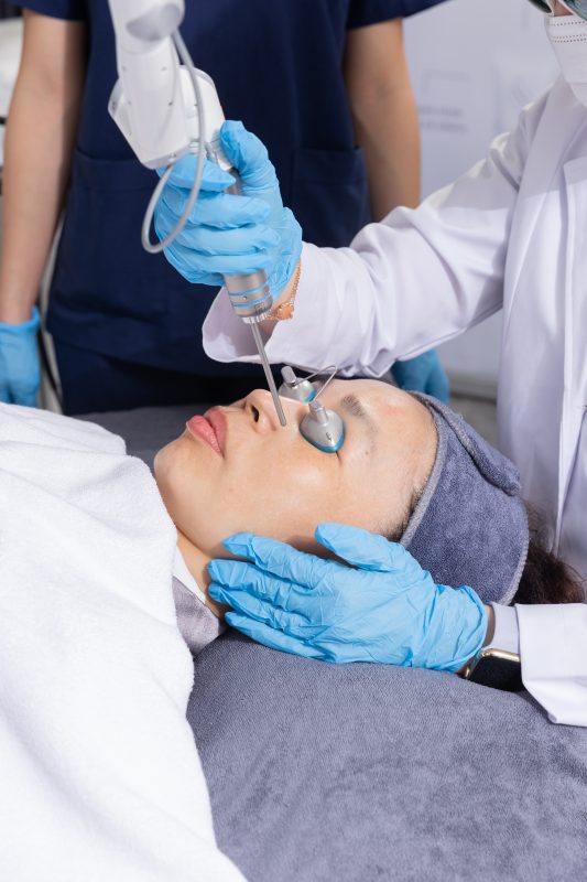 Tái tạo bề mặt da bằng công nghệ laser