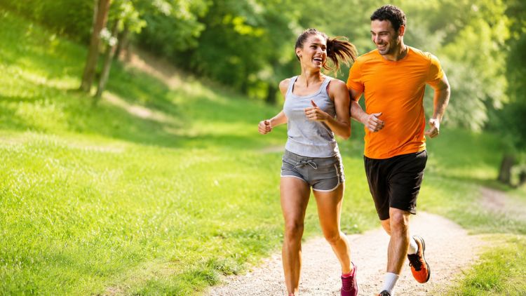 Duy trì vận động đều đặn giúp cơ thể săn chắc hơn 