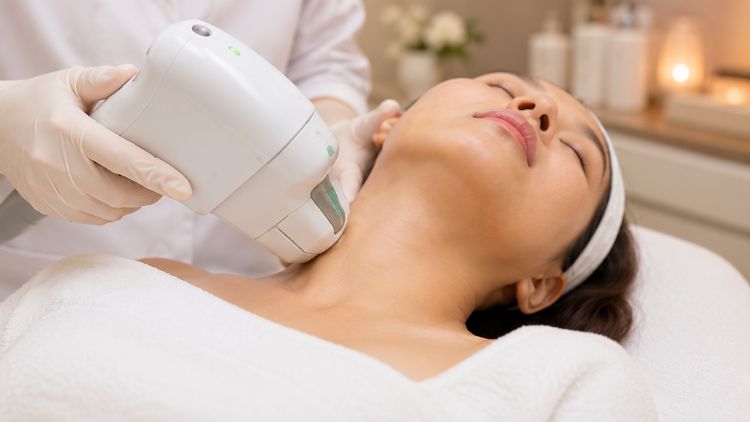 Cách chọn phương pháp trẻ hóa da cổ phù hợp