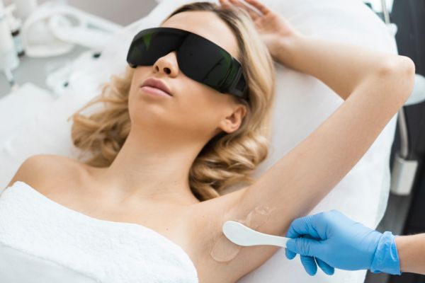 Triệt lông IPL chuẩn gồm thăm khám, chiếu xung và chăm sóc da