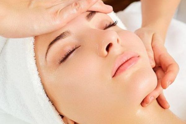 Chăm sóc đúng cách sau tiêm giúp filler cằm ổn định và không lệch form