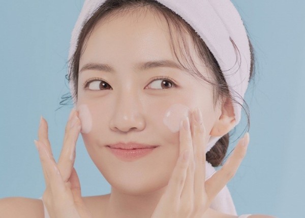Vì sao cần dưỡng cấp ẩm cho da để hạn chế lên mụn?