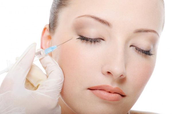 Botox xóa nhăn đuôi mắt giúp làm mờ nếp nhăn quanh mắt tự nhiên