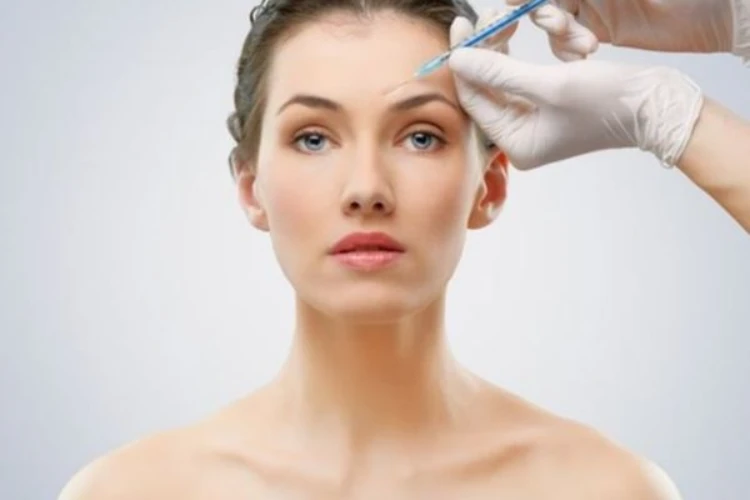 Botox xóa nhăn trán cau mày giúp mờ nhăn động hiệu quả