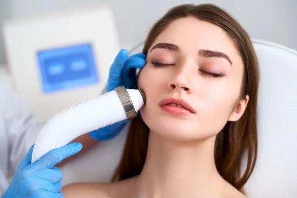 Công nghệ RF hoạt động theo cơ chế làm nóng sâu và tái tạo da từ bên trong
