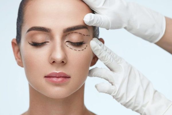 Đối tượng khách hàng nên thử treo cung chân mày