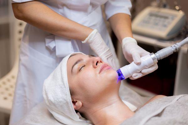 Sóng RF giúp định hình jawline, làm gọn hàm và cằm