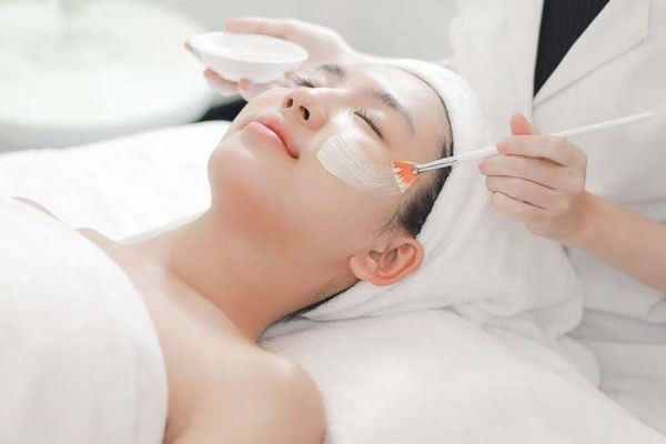 Nên tránh các liệu trình thẩm mỹ khác ít nhất 2 tuần sau tiêm botox