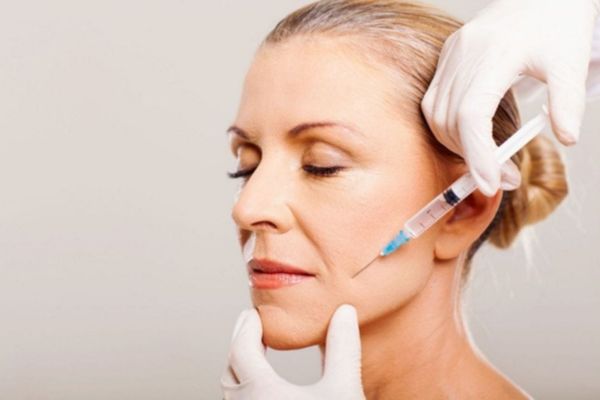 Tiêm botox gọn hàm bị hóp má thường do kỹ thuật hoặc liều lượng