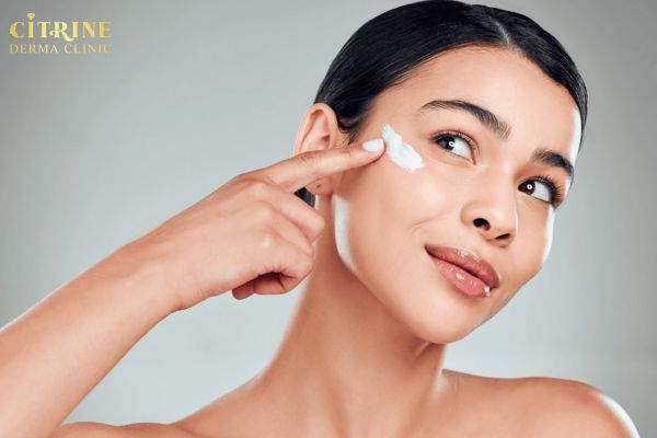Dưỡng ẩm, chống nắng và sinh hoạt lành mạnh giúp da nhanh phục hồi