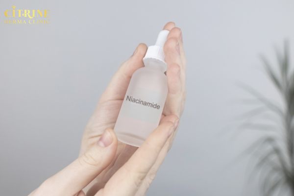 Dùng Niacinamide nồng độ thấp khi da đã khép miệng để giảm viêm