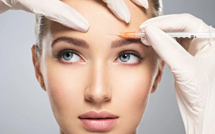 Tiêm botox xóa nhăn cau mày có tác dụng gì