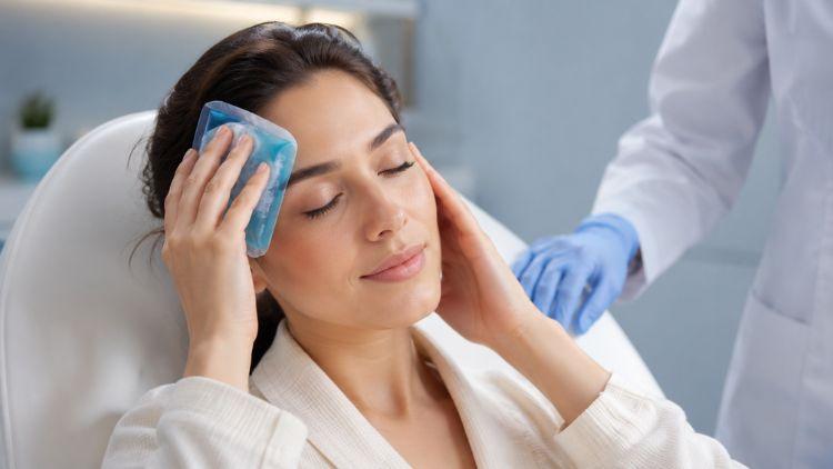 Chăm sóc đúng cách giúp giảm đau đầu sau tiêm filler