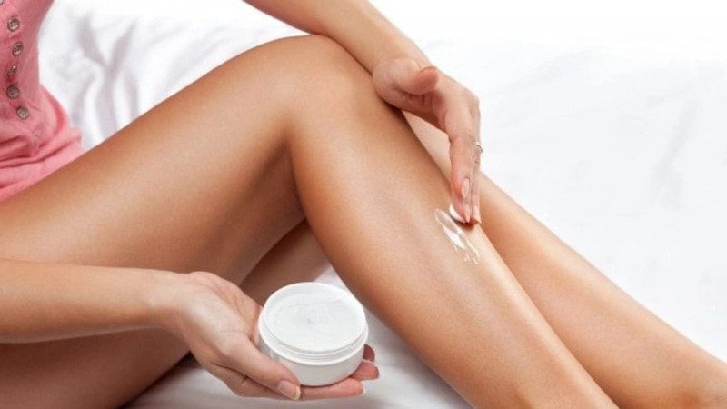 Sau khi triệt lông, da được thoa gel dưỡng phục hồi