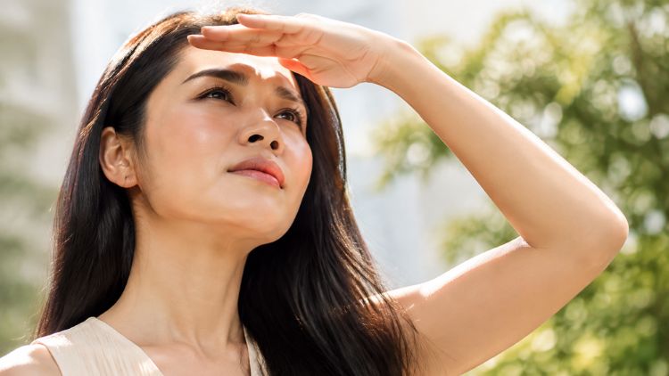 Tác nhân môi trường và lối sống có thể khiến da chảy xệ sớm