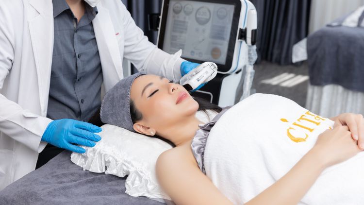 Nâng cơ không xâm lấn phù hợp hơn với da chùng nhẹ đến vừa