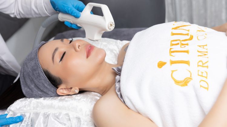 IPL hỗ trợ giảm vi khuẩn gây mụn và cải thiện tình trạng mẩn đỏ