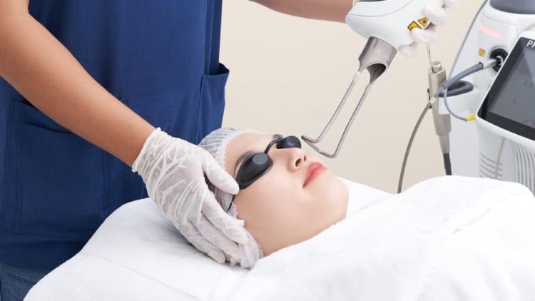Laser Fractional CO2 hỗ trợ tái tạo collagen và cải thiện sẹo rỗ