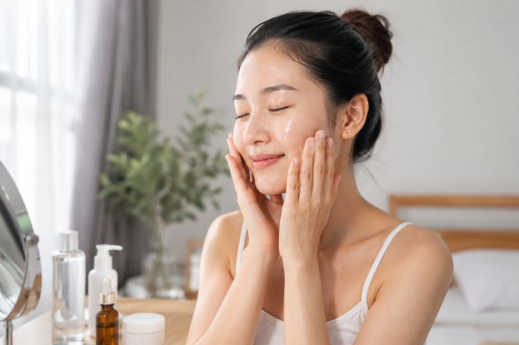 Chống nắng và kiểm soát viêm giúp hạn chế sắc tố thay đổi thêm