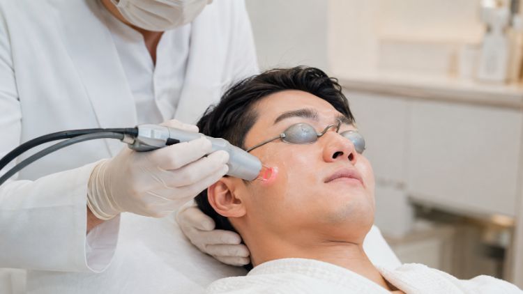 Laser có thể hỗ trợ cải thiện một số vấn đề về kết cấu, sẹo và dấu hiệu lão hóa da